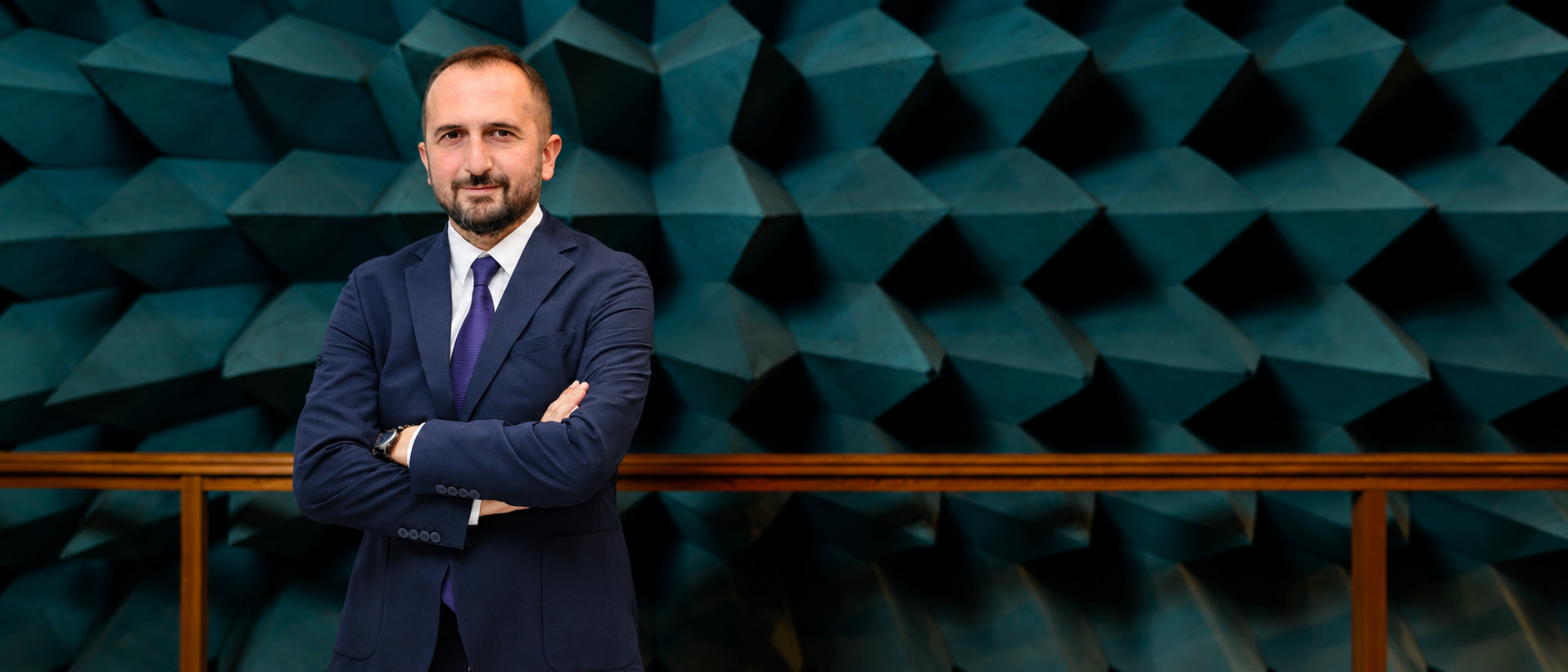 Mühendis Fabrikası laboratuvarında bir mühendis